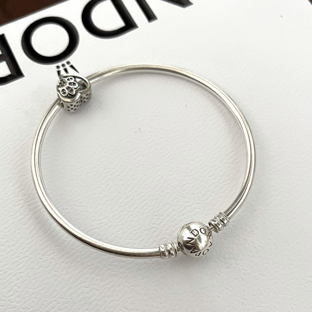 Pandora bangle bracelet with clasp